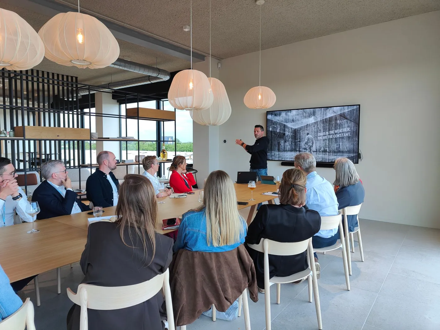 Cedric De Vlieger guiding a board team around the table